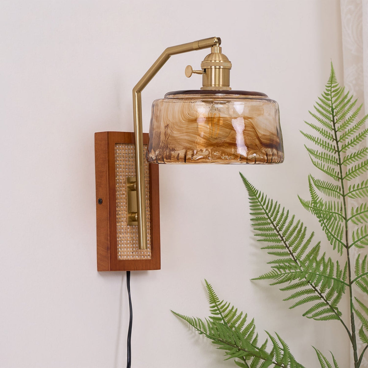 Brix Premium zeitgenössische Kunstglas-Wandleuchte mit Bambus