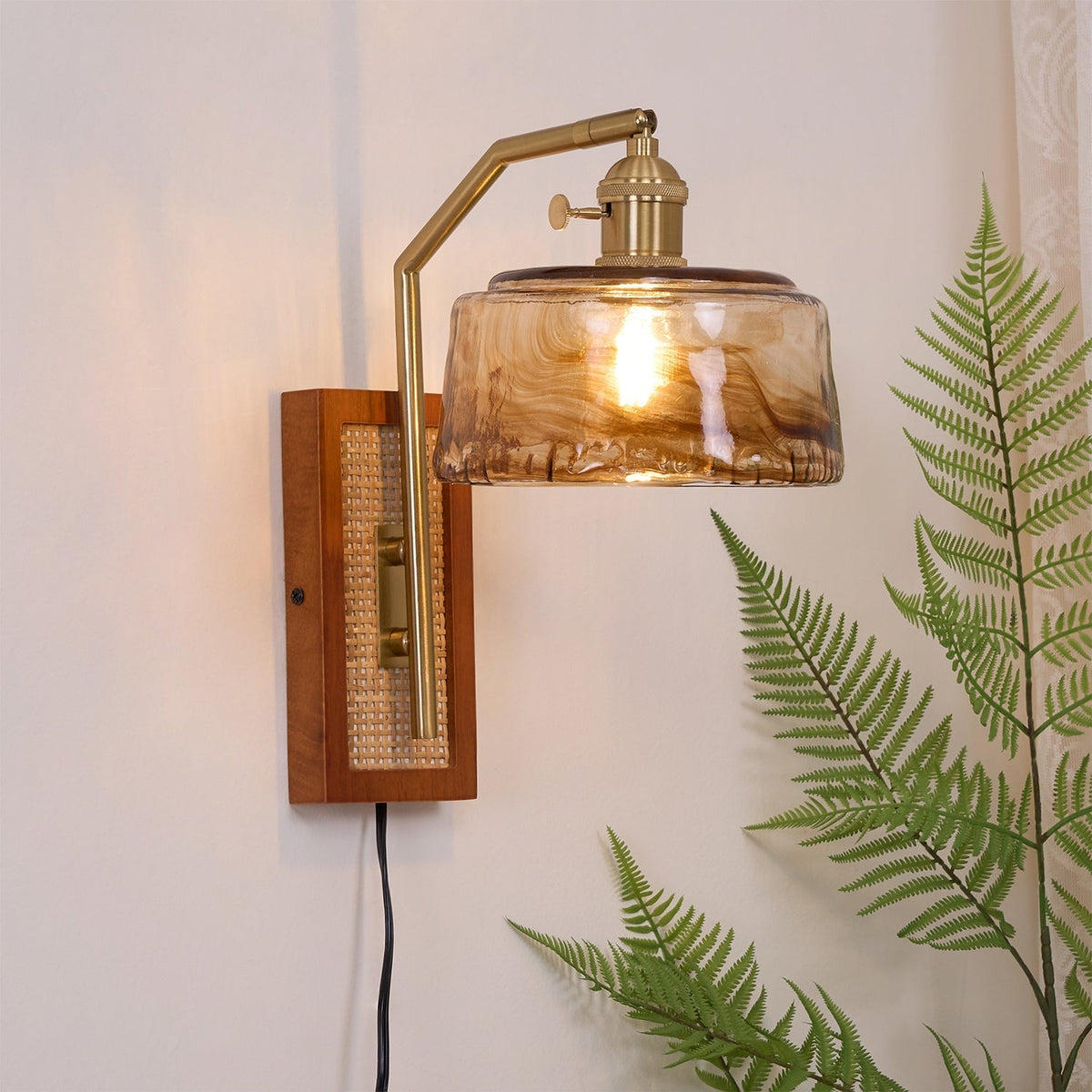Brix Premium zeitgenössische Kunstglas-Wandleuchte mit Bambus