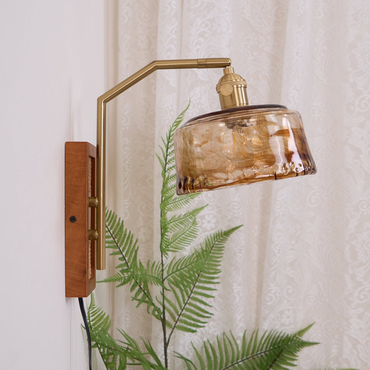 Brix Premium zeitgenössische Kunstglas-Wandleuchte mit Bambus