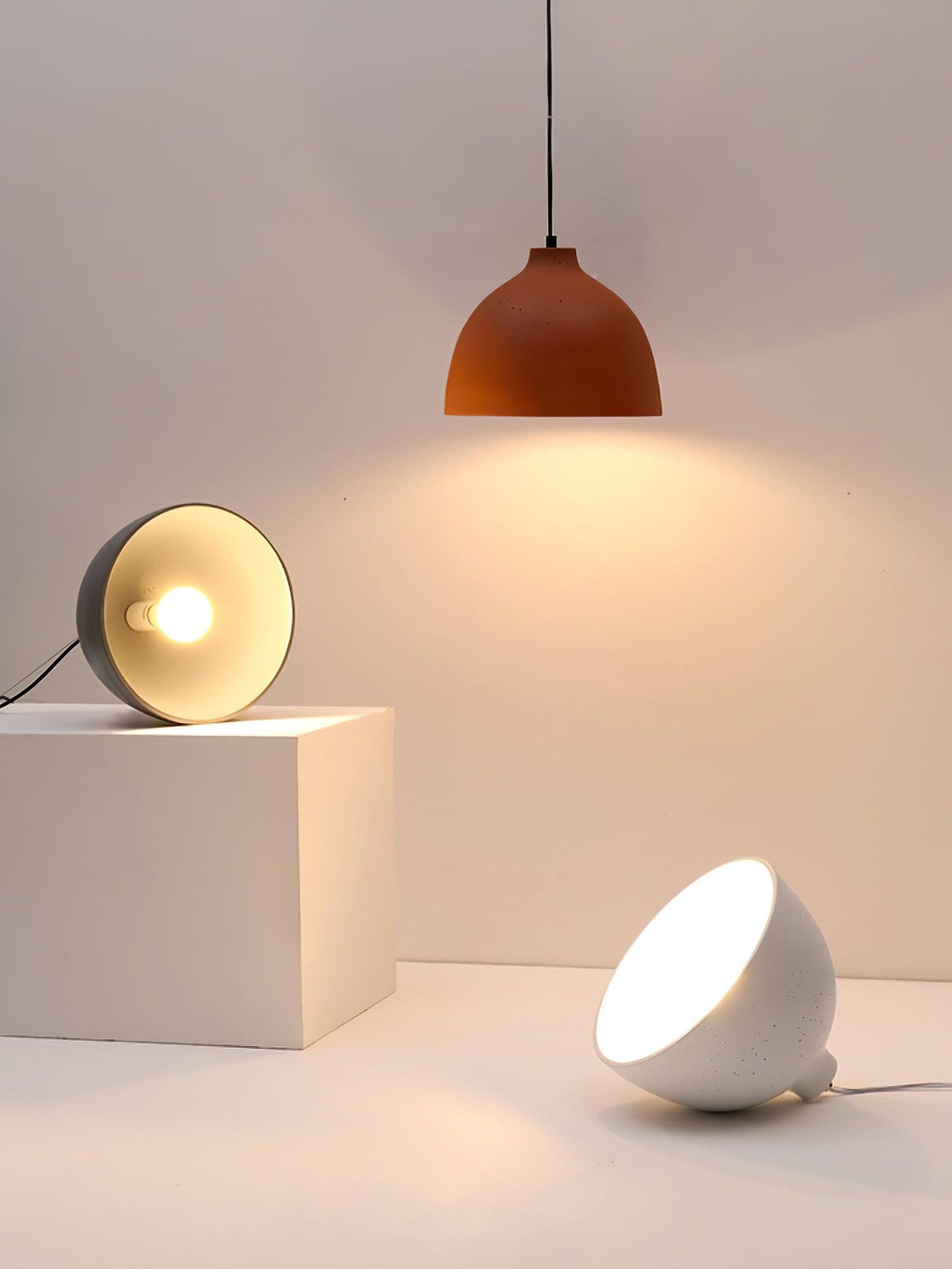 Nirorelle Pendelleuchte aus Kunstharz im klassischen Stil