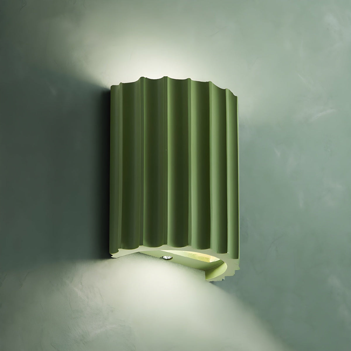 Ivvinen zeitgenössische Kunst-Wandleuchte aus Ribbed-Kunstharz