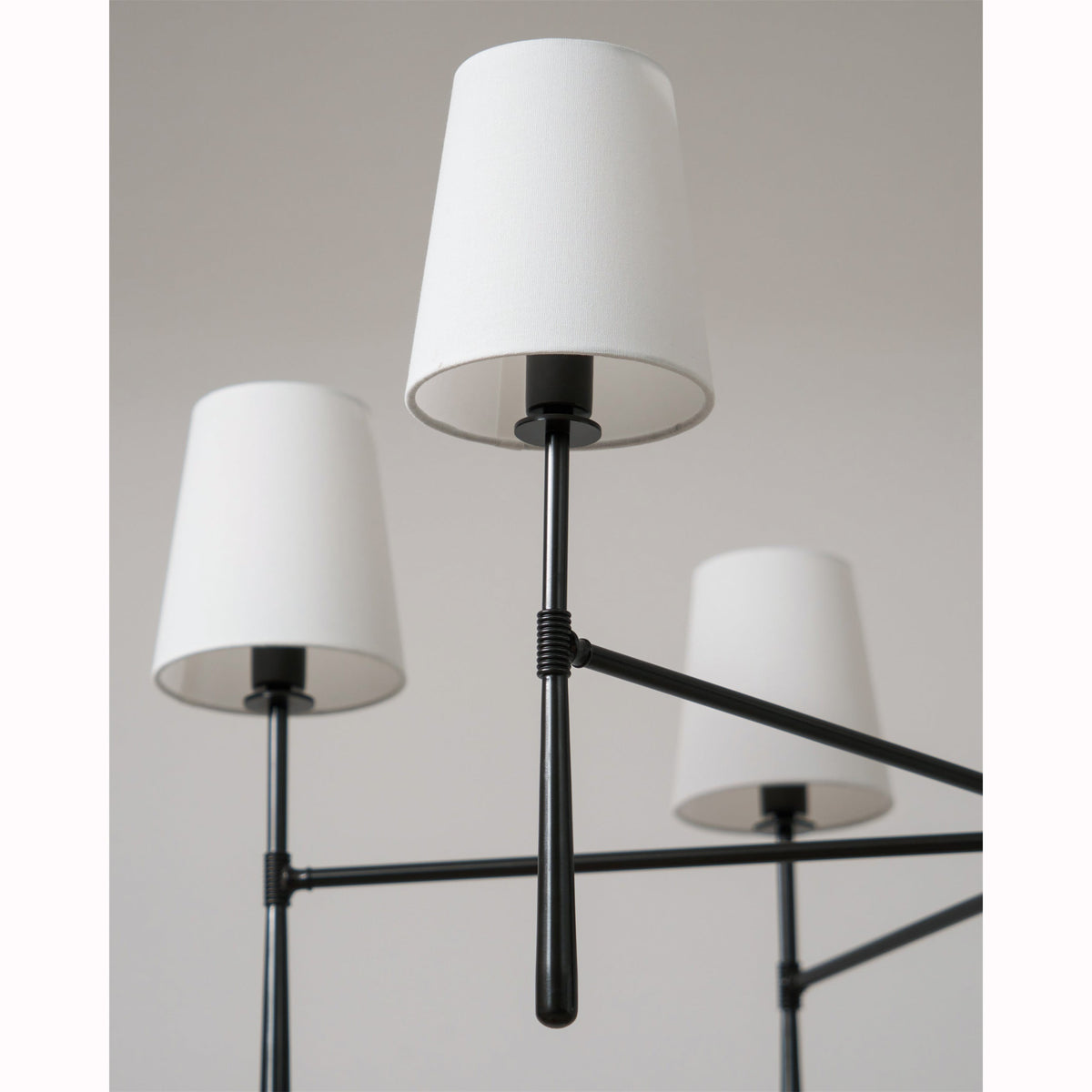 Valea 4/6-flammiger Kronleuchter im Mid-Century-Stil