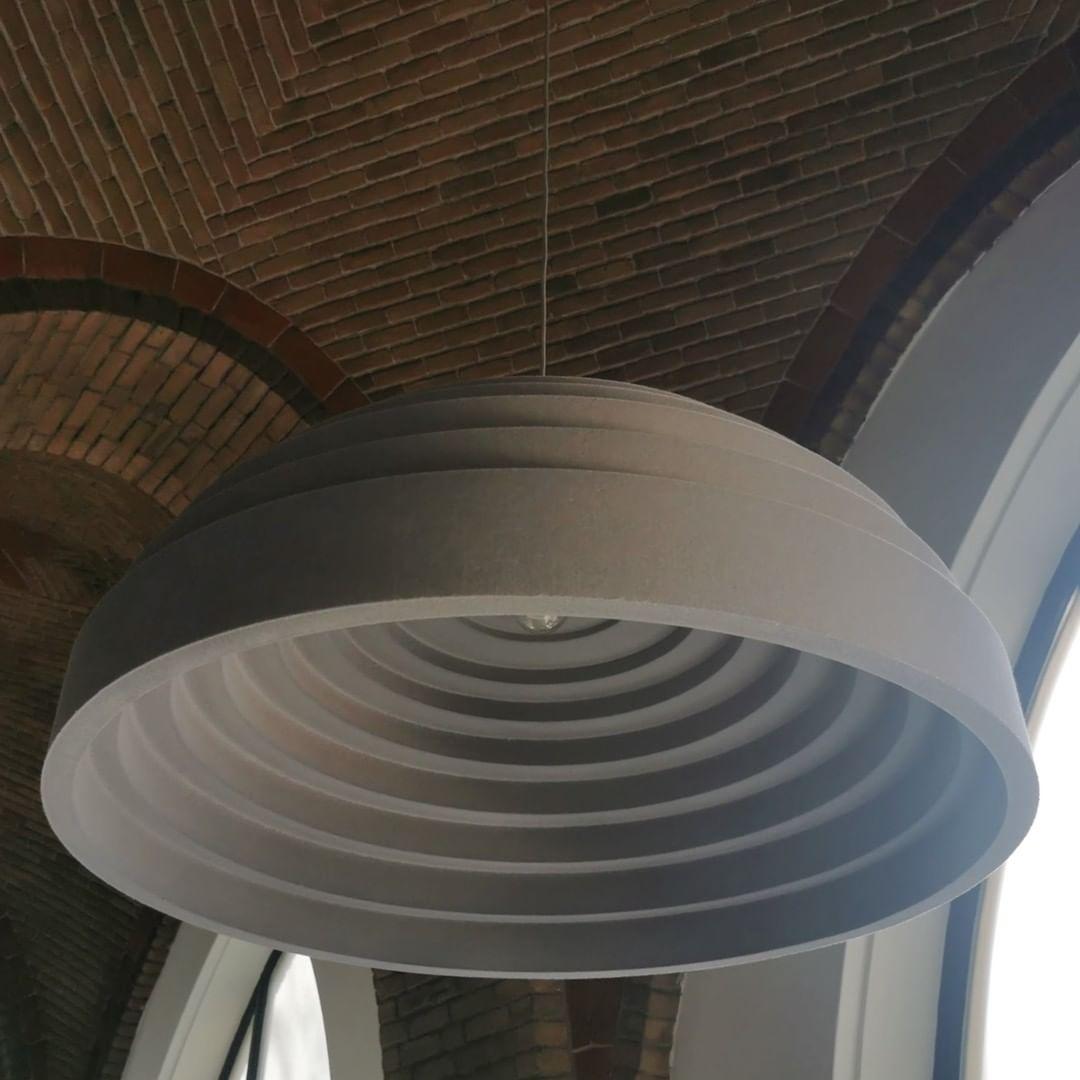 Lisken zeitgenössische Kunstfeld-Pendelleuchte aus Kunstharz
