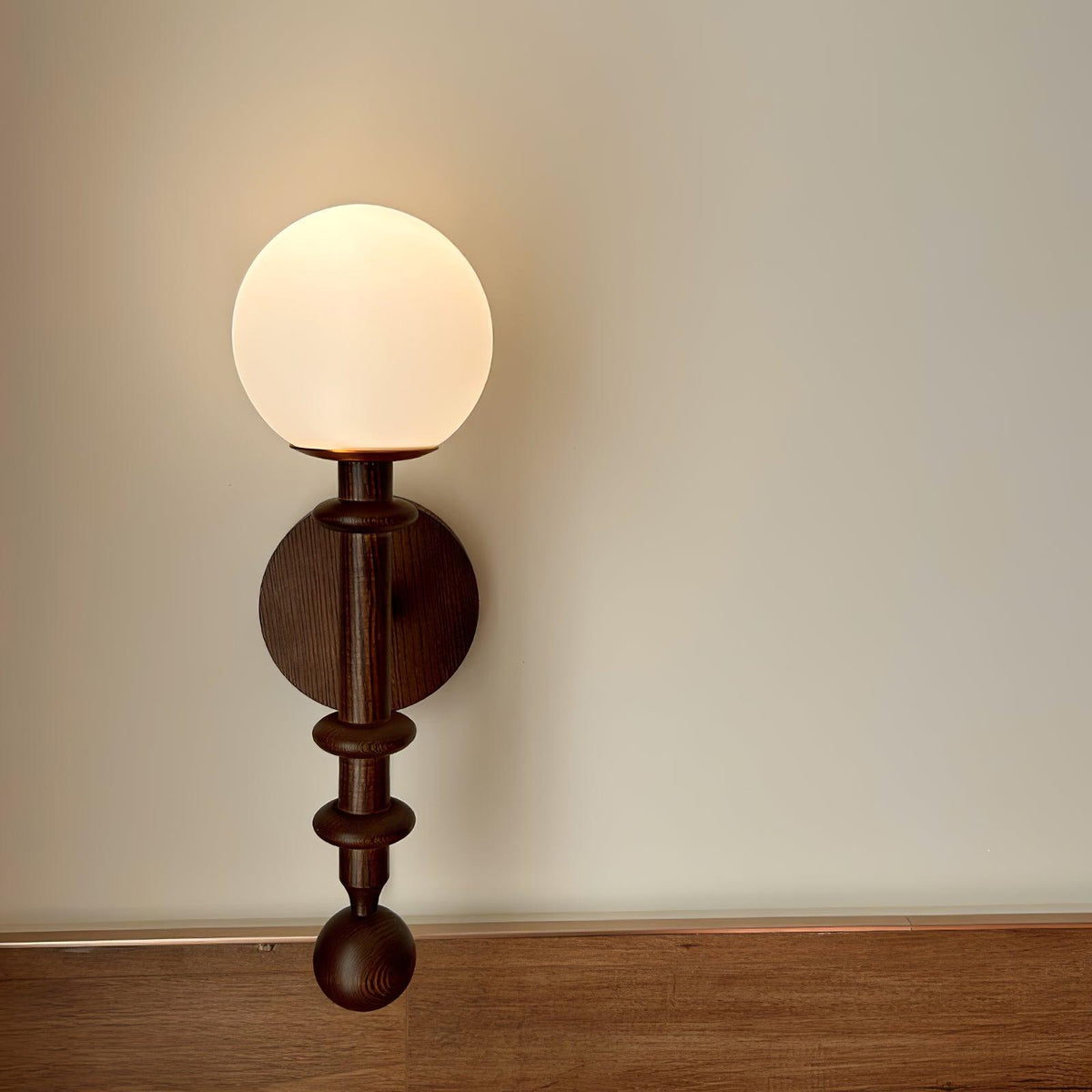 Elmiror Elegance Römische Säule Glas-Wandleuchte aus Holz, und