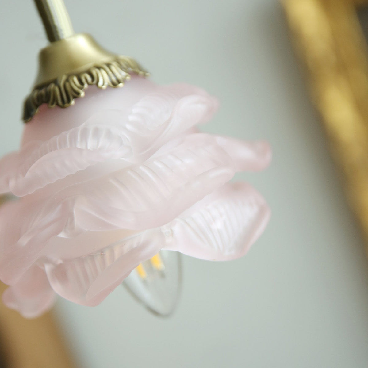 Avenoielle Pendelleuchte mit floraler Blumendekoration