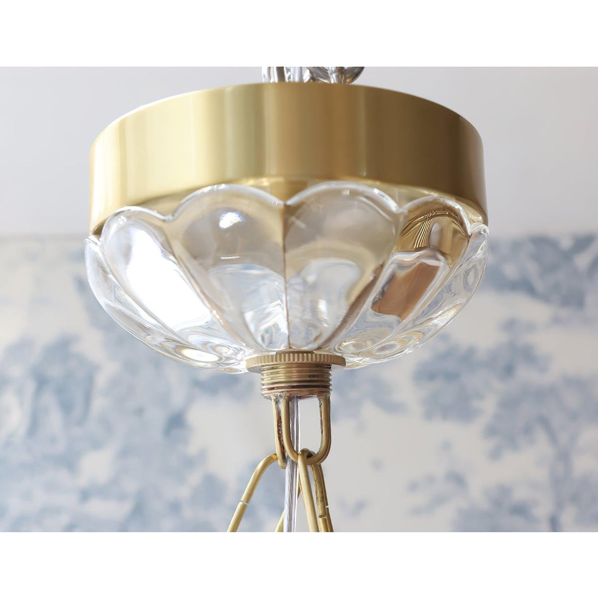 Voriq Kronleuchter Glas-Schale Messing-Kette