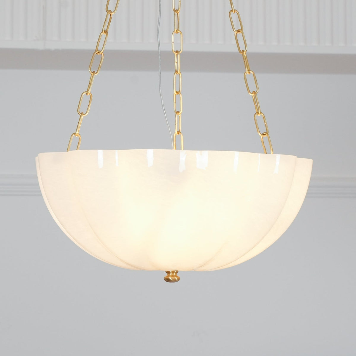 Voriq Kronleuchter Glas-Schale Messing-Kette