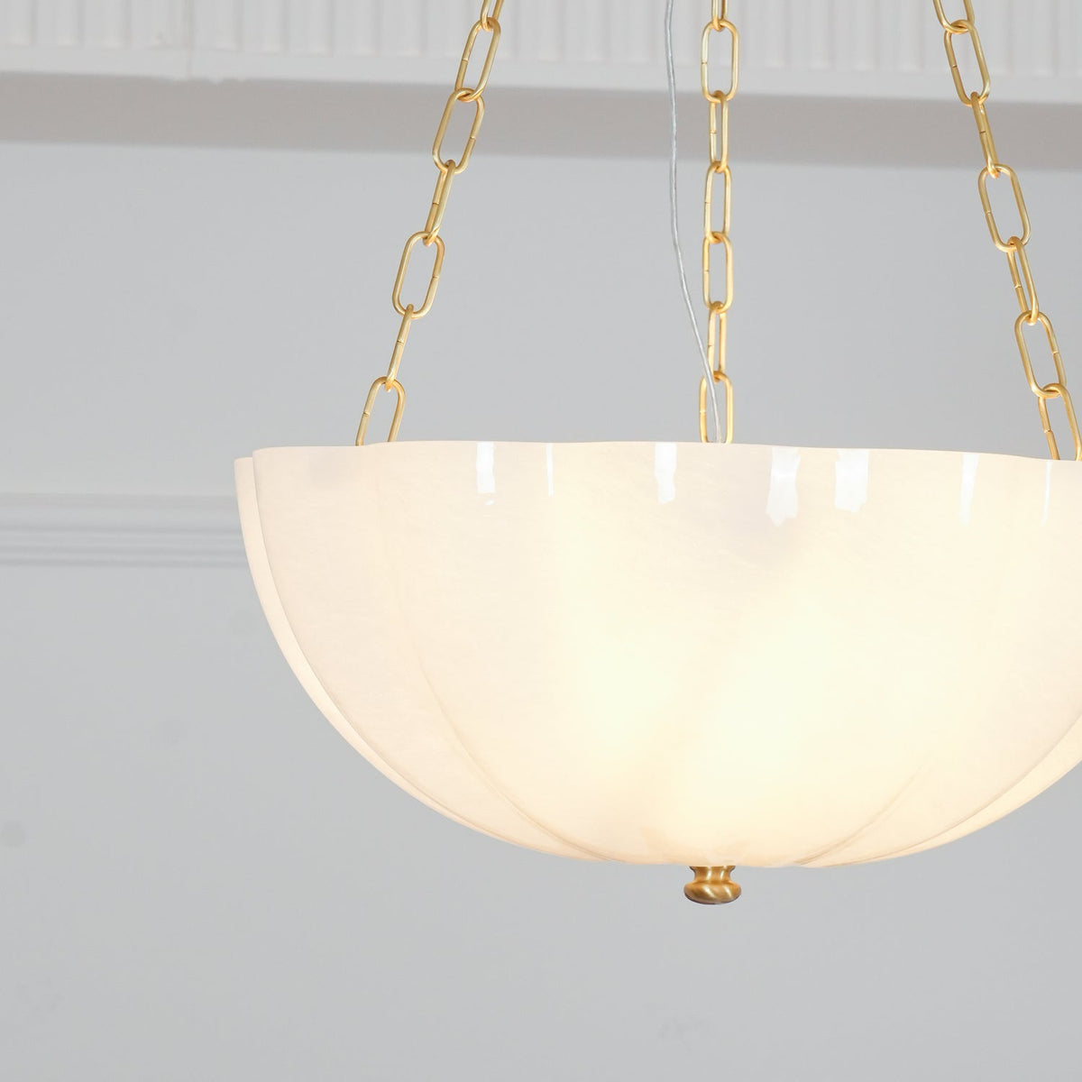 Voriq Kronleuchter Glas-Schale Messing-Kette