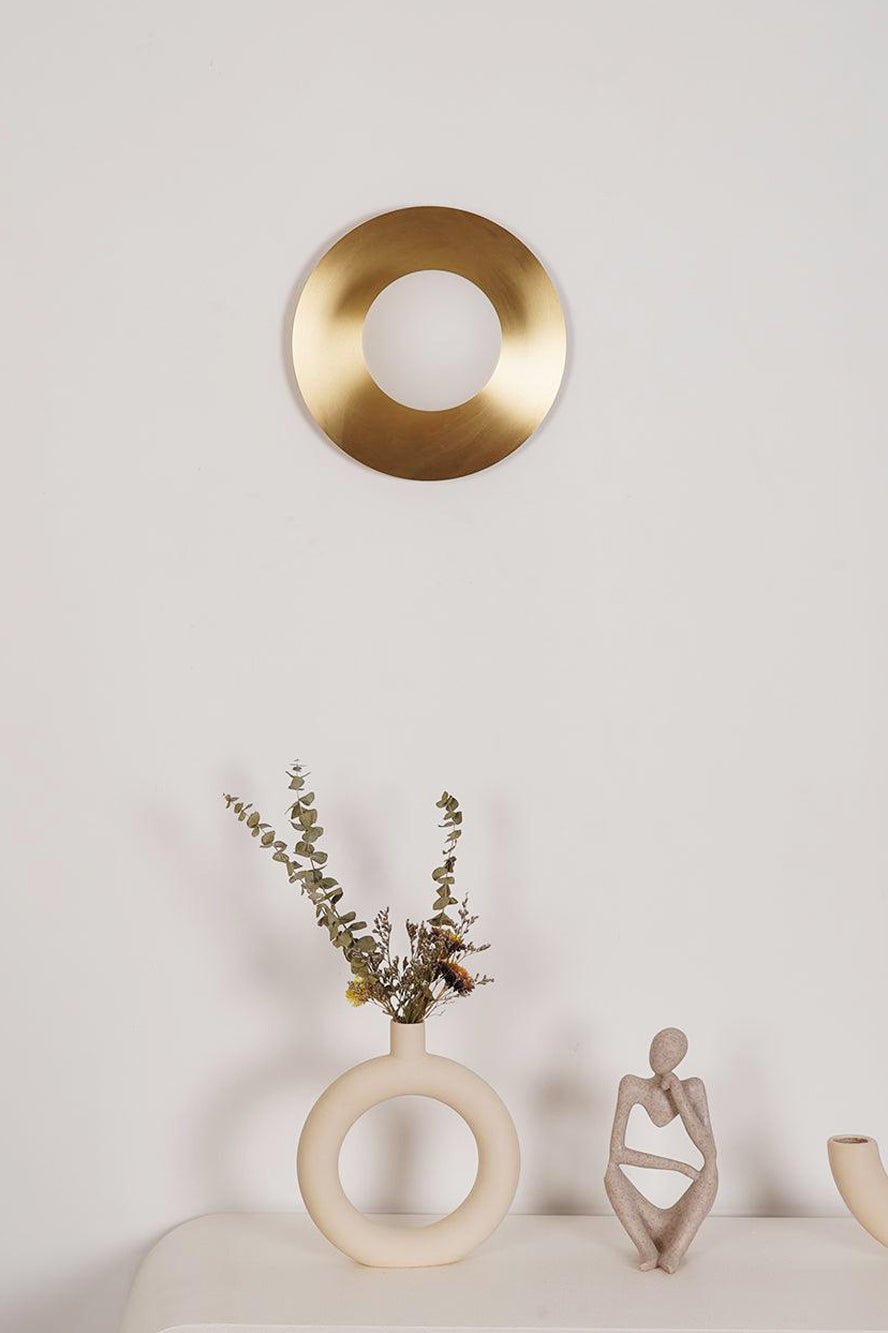 Elem zeitgenössische minimalistische runde Kunst-Wandleuchte aus Messing und Glas