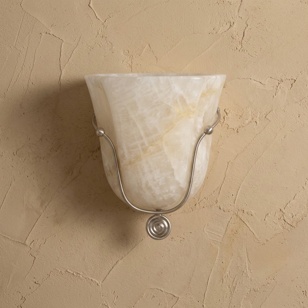 Perrincombe Alabaster-Wandleuchte
