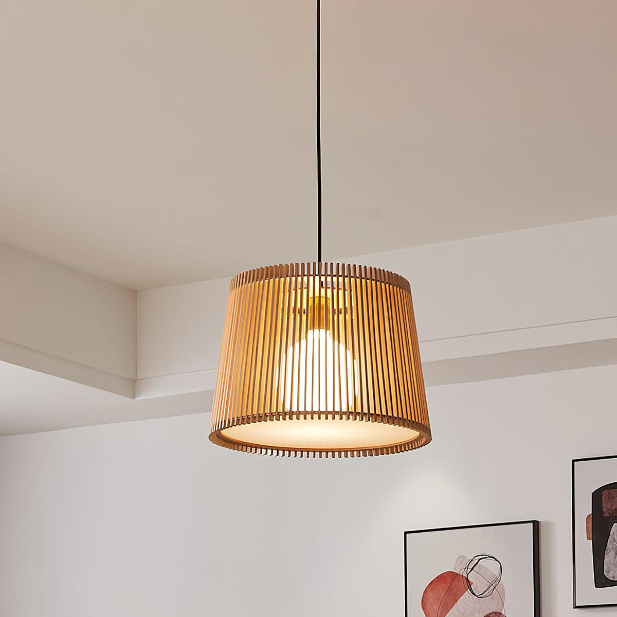 Clou Pendelleuchte aus Holz im Retro-Stil