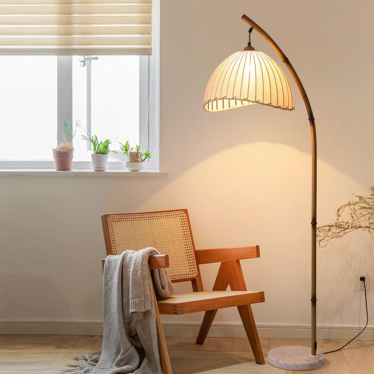 Liveno Minimalistische Stehleuchte aus Marmor