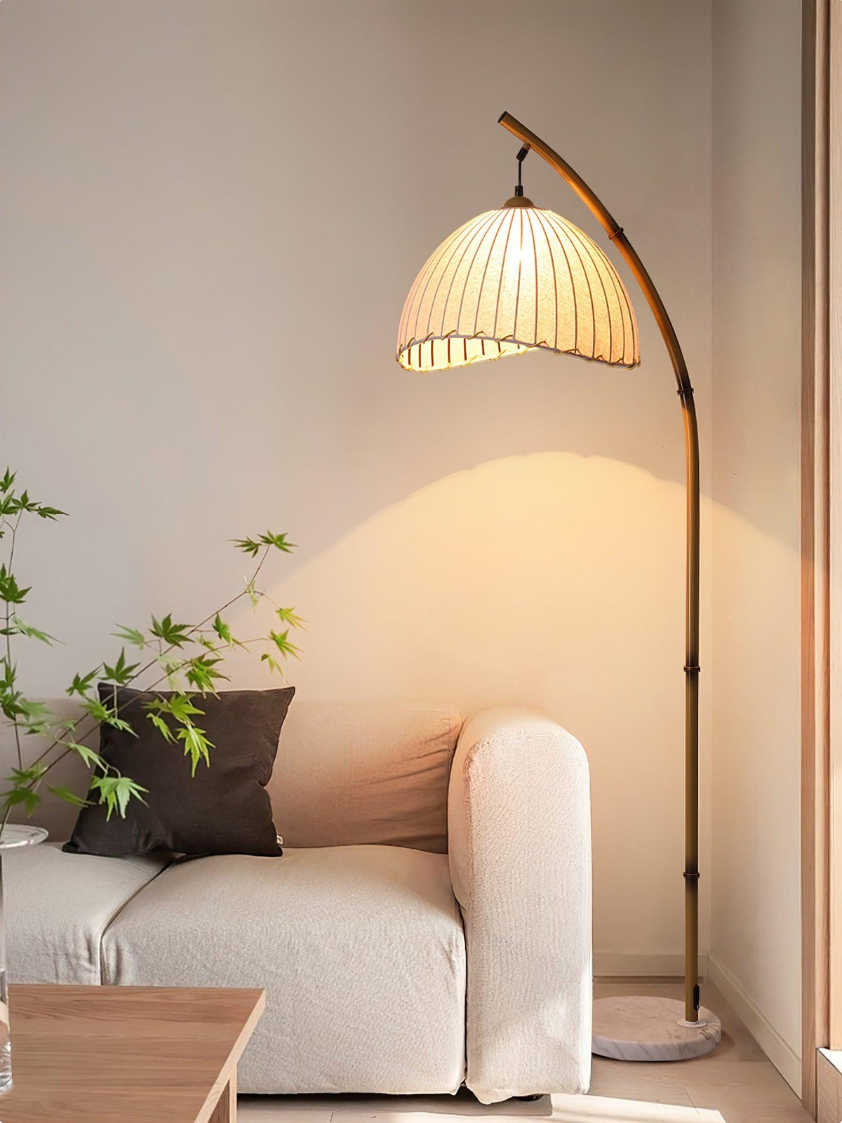 Liveno Minimalistische Stehleuchte aus Marmor