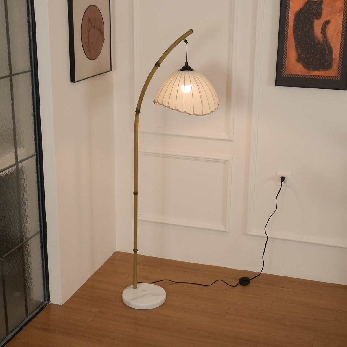 Liveno Minimalistische Stehleuchte aus Marmor
