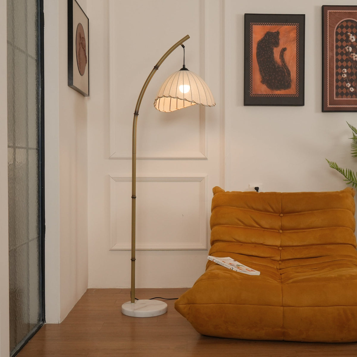 Liveno Minimalistische Stehleuchte aus Marmor