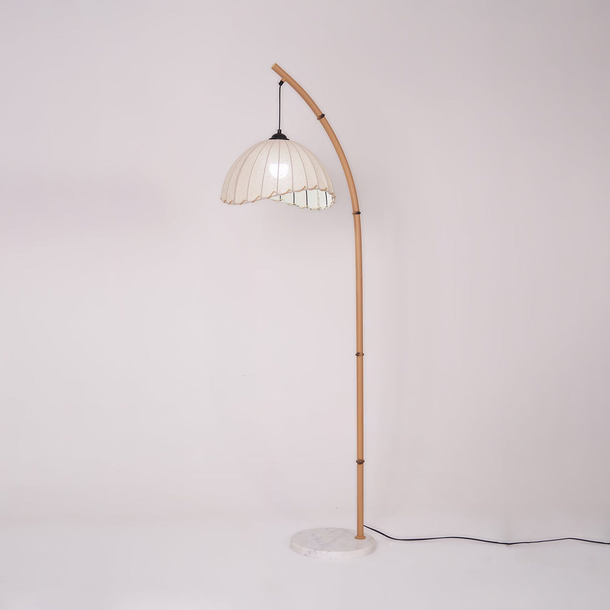 Liveno Minimalistische Stehleuchte aus Marmor