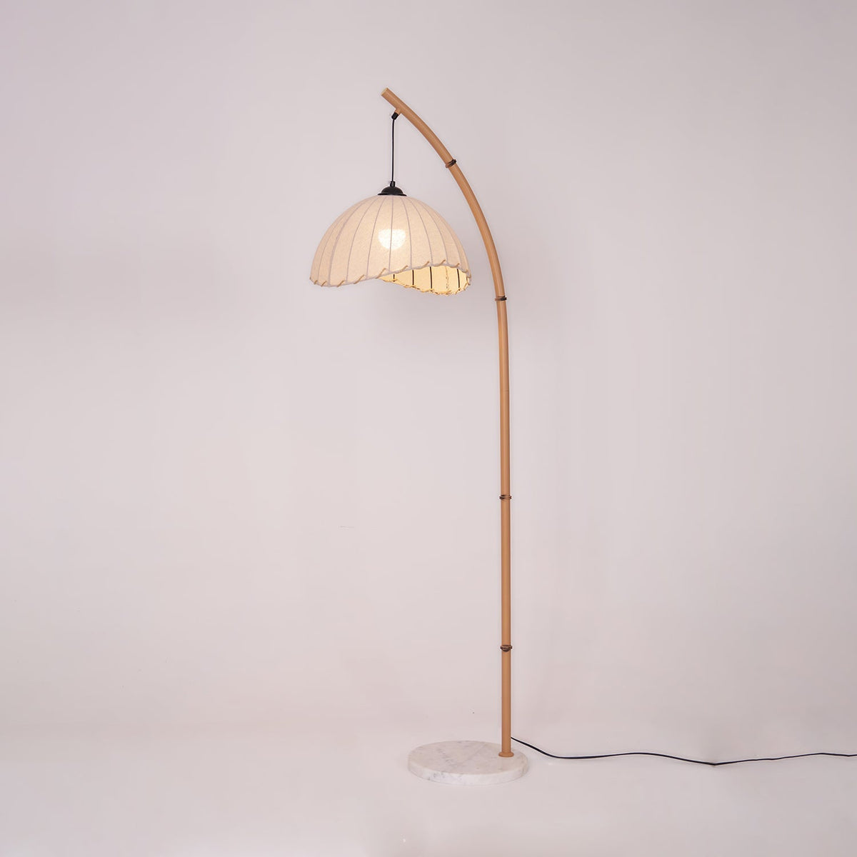 Liveno Minimalistische Stehleuchte aus Marmor
