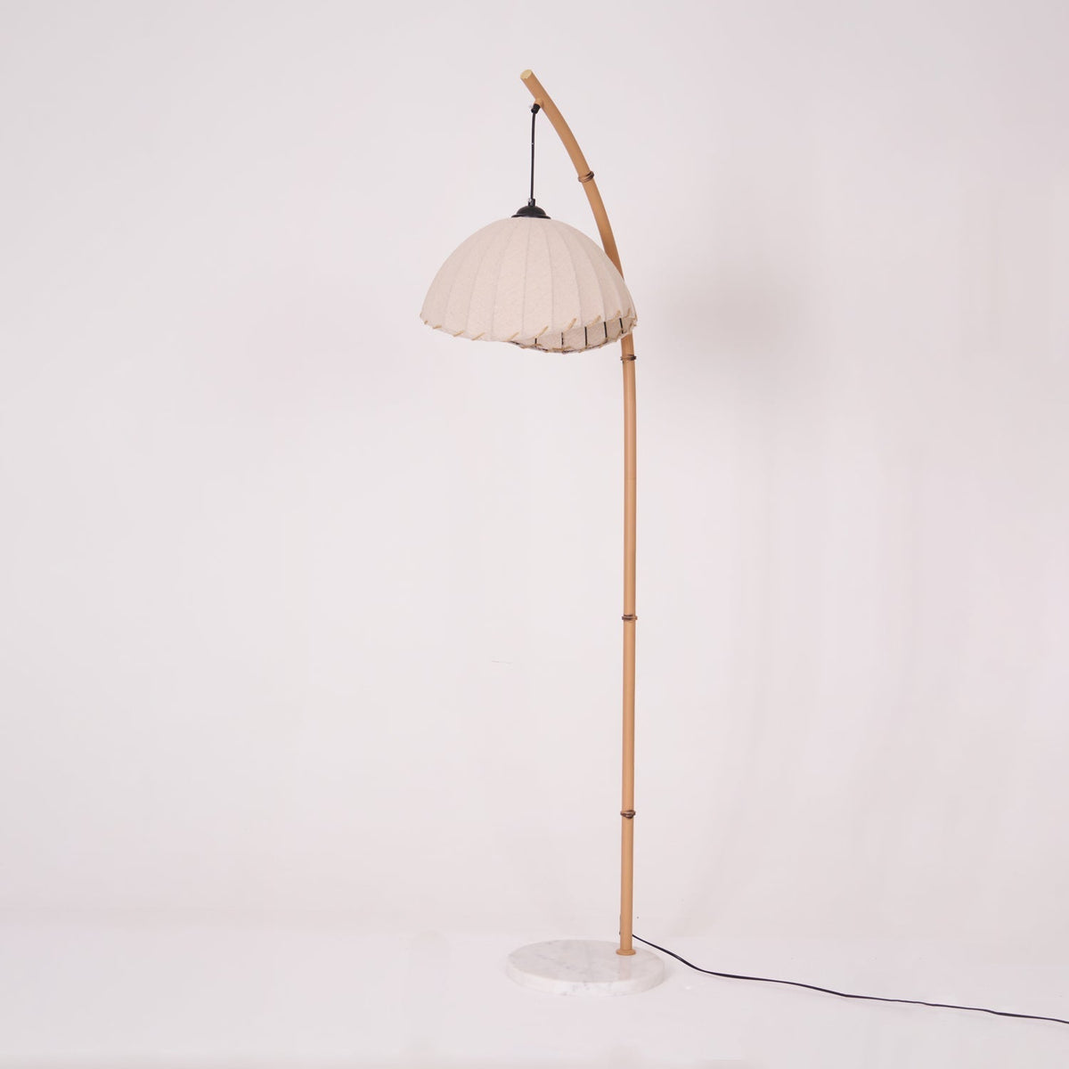 Liveno Minimalistische Stehleuchte aus Marmor