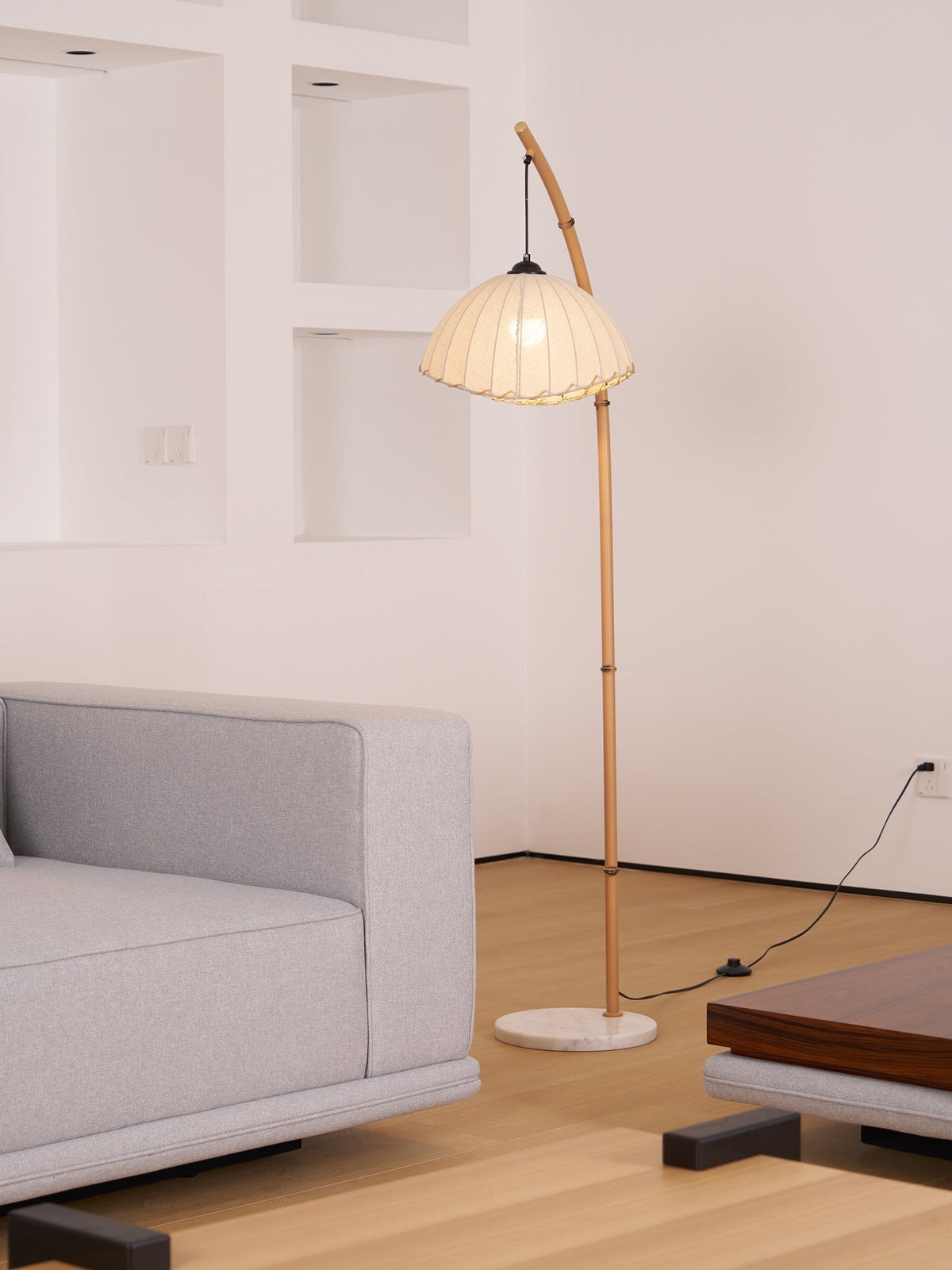 Liveno Minimalistische Stehleuchte aus Marmor