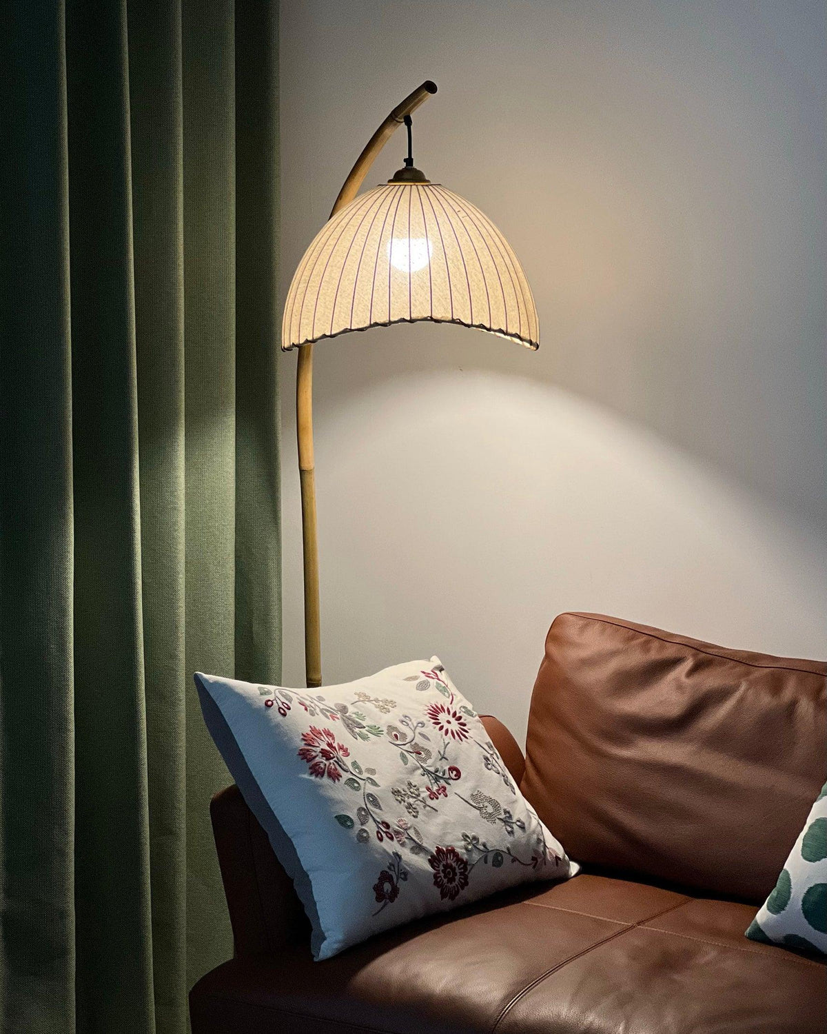 Liveno Minimalistische Stehleuchte aus Marmor