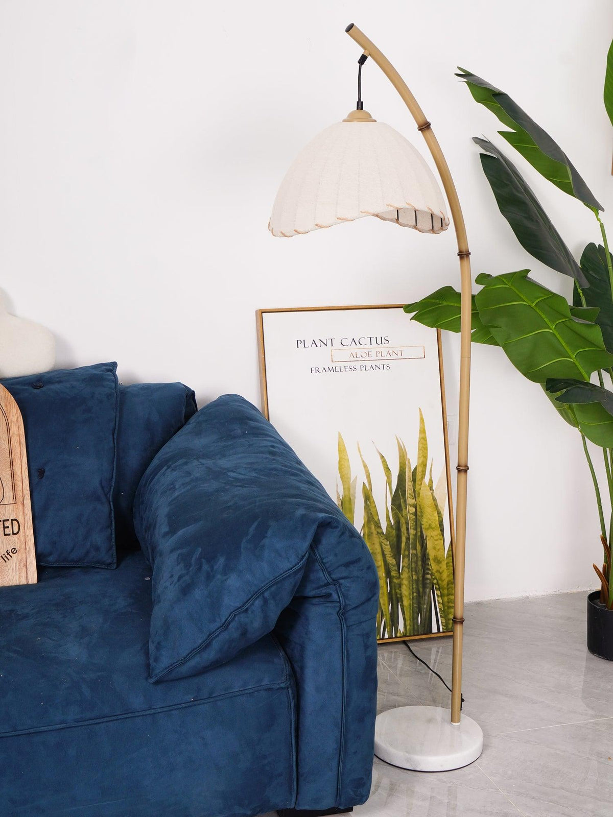 Liveno Minimalistische Stehleuchte aus Marmor