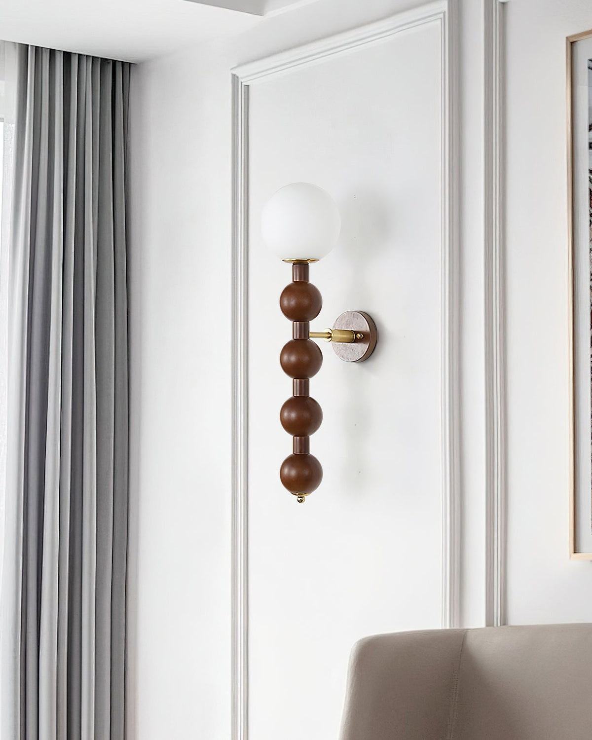 Wandleuchte Gourd aus Metall, Holz und Glas im modernen Stil