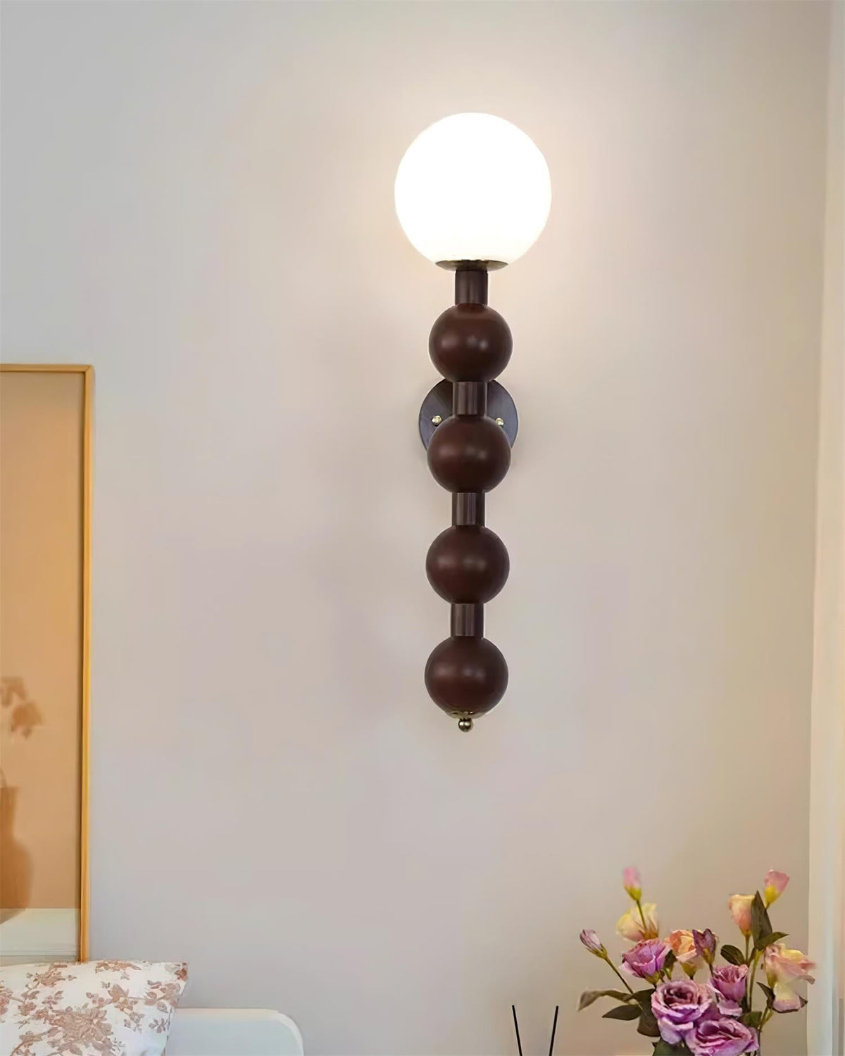 Wandleuchte Gourd aus Metall, Holz und Glas im modernen Stil