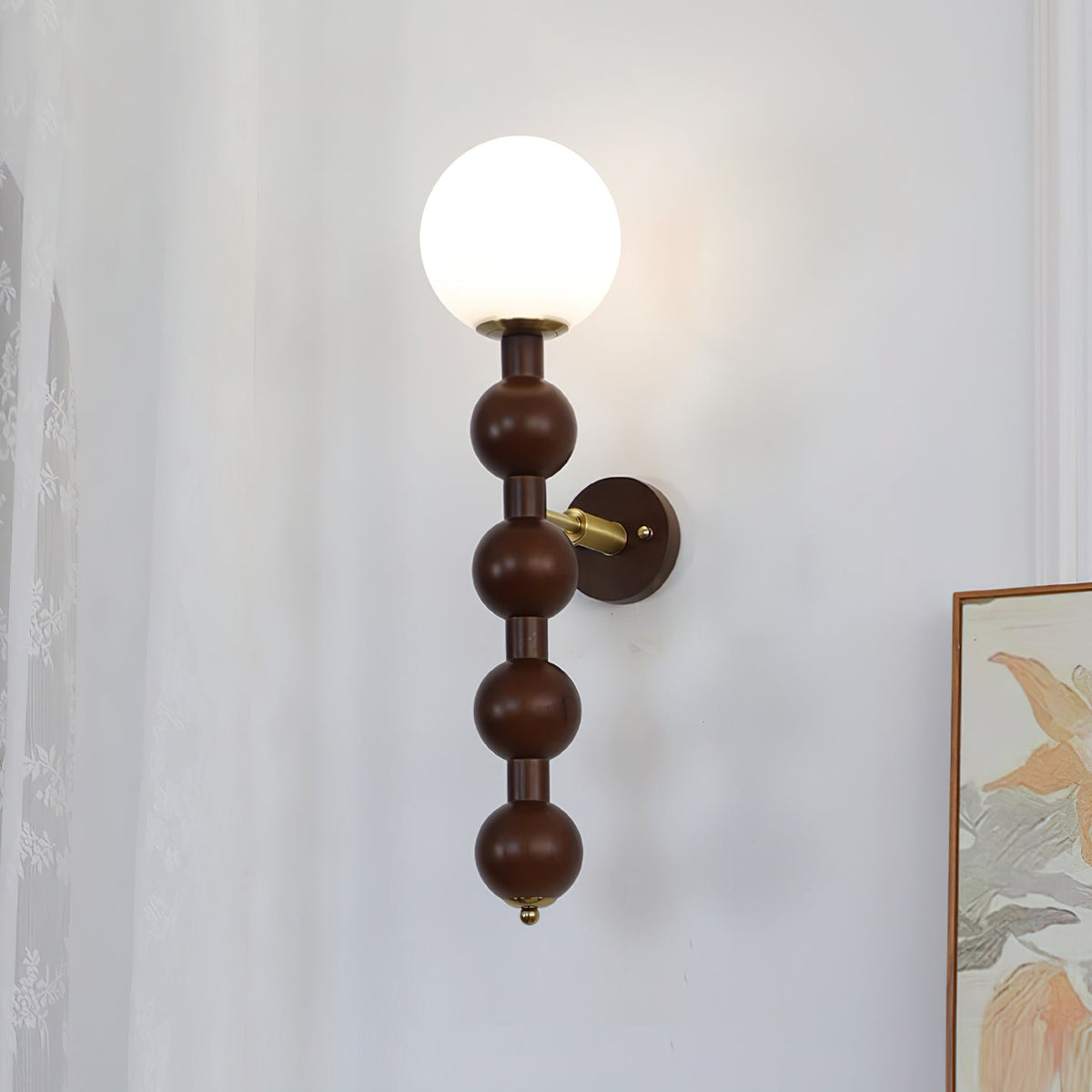 Wandleuchte Gourd aus Metall, Holz und Glas im modernen Stil