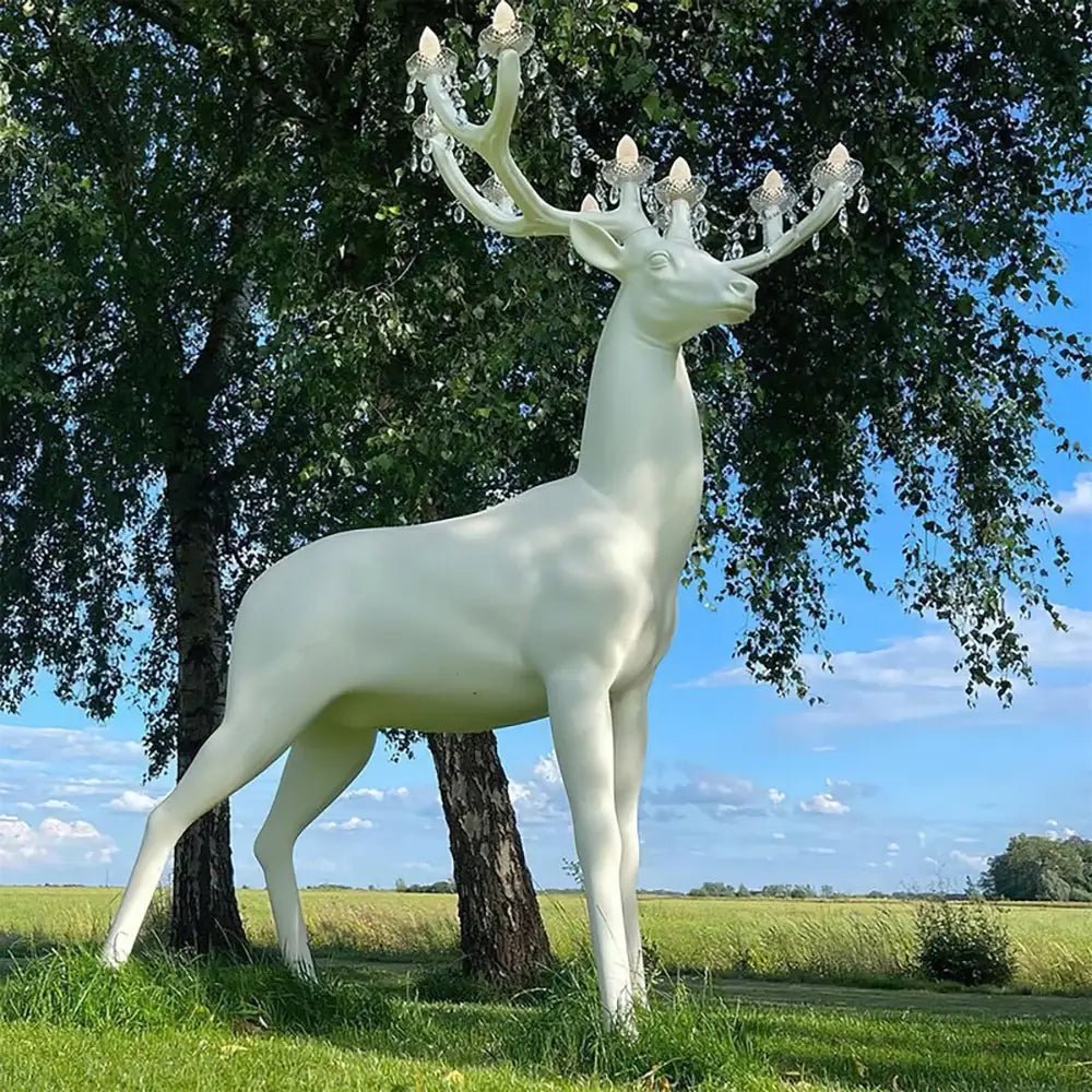 Veluaine Stehleuchte mit Hirschfigur – Spielend künstlerisch