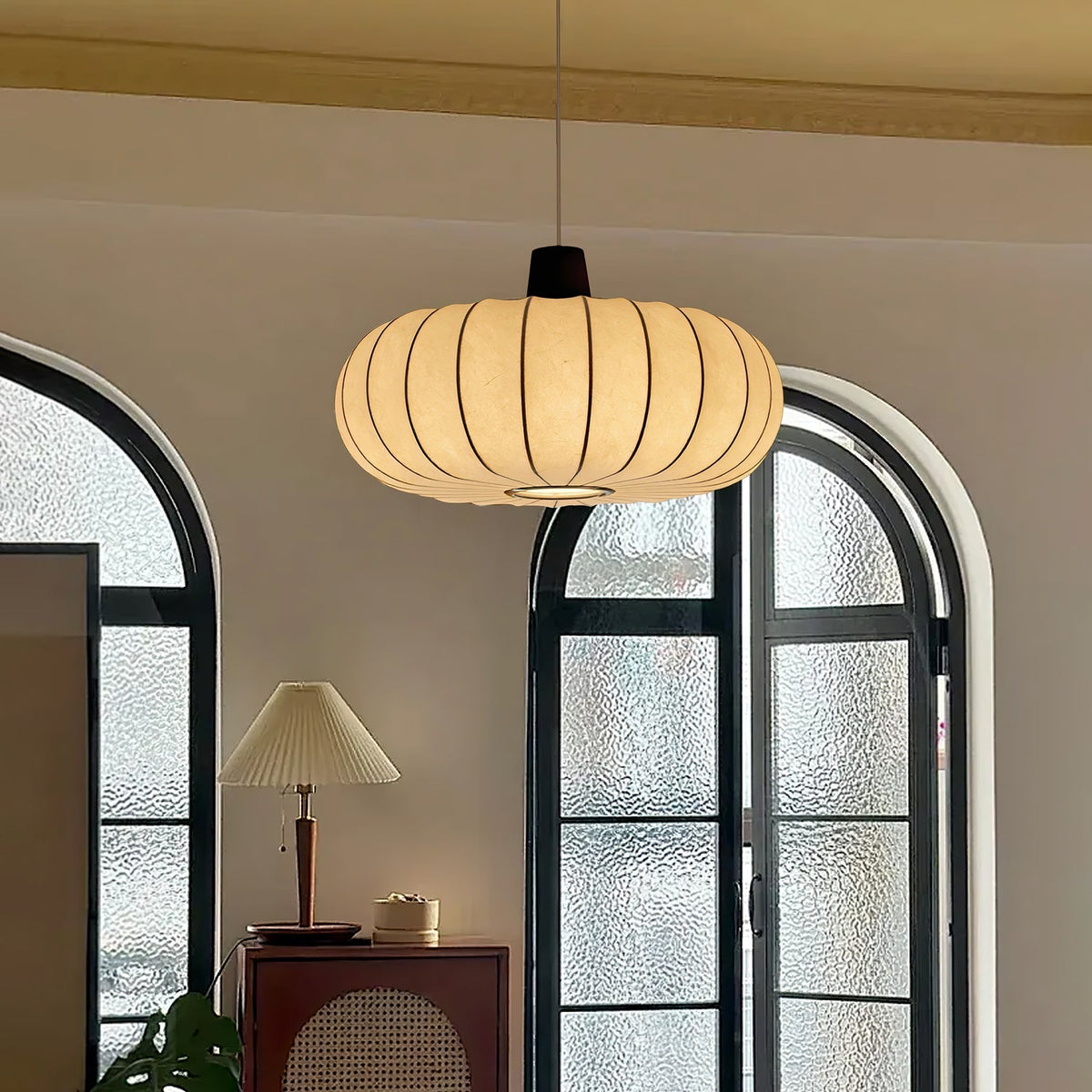 Aldeelia Pendelleuchte aus Seide und Holz im Retro-Stil