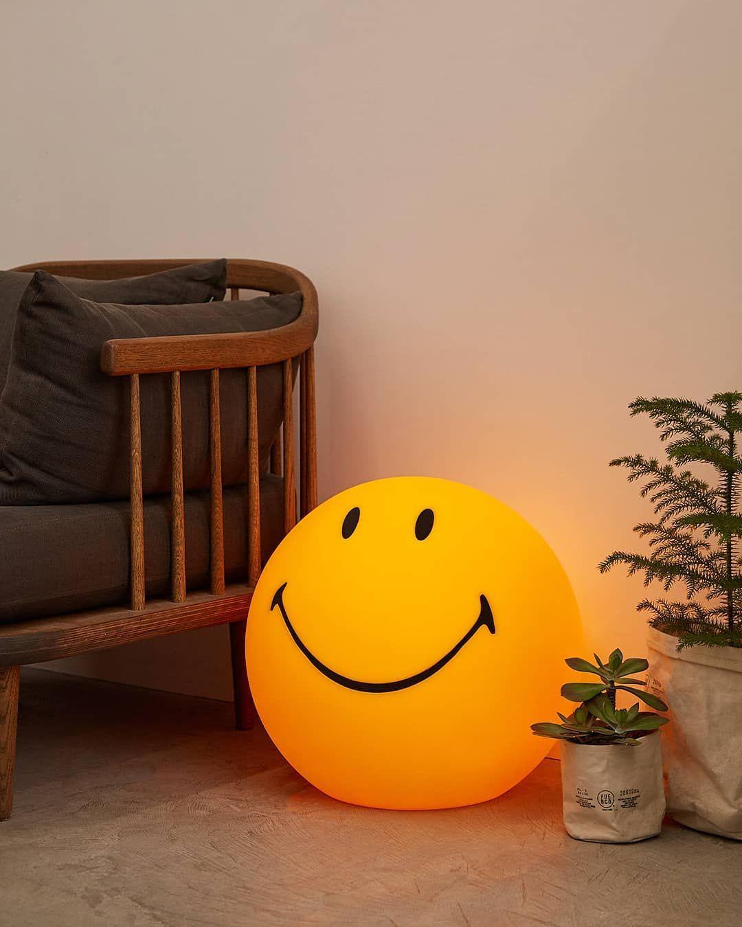 Rymt Tischlampe aus Kunststoff in gelber, verspielter Form