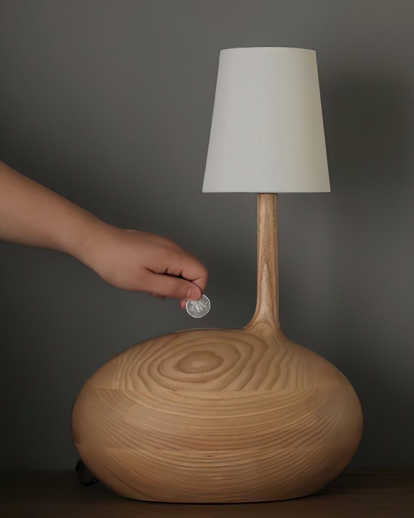 Brixten Tischleuchte aus Holz und Stoff