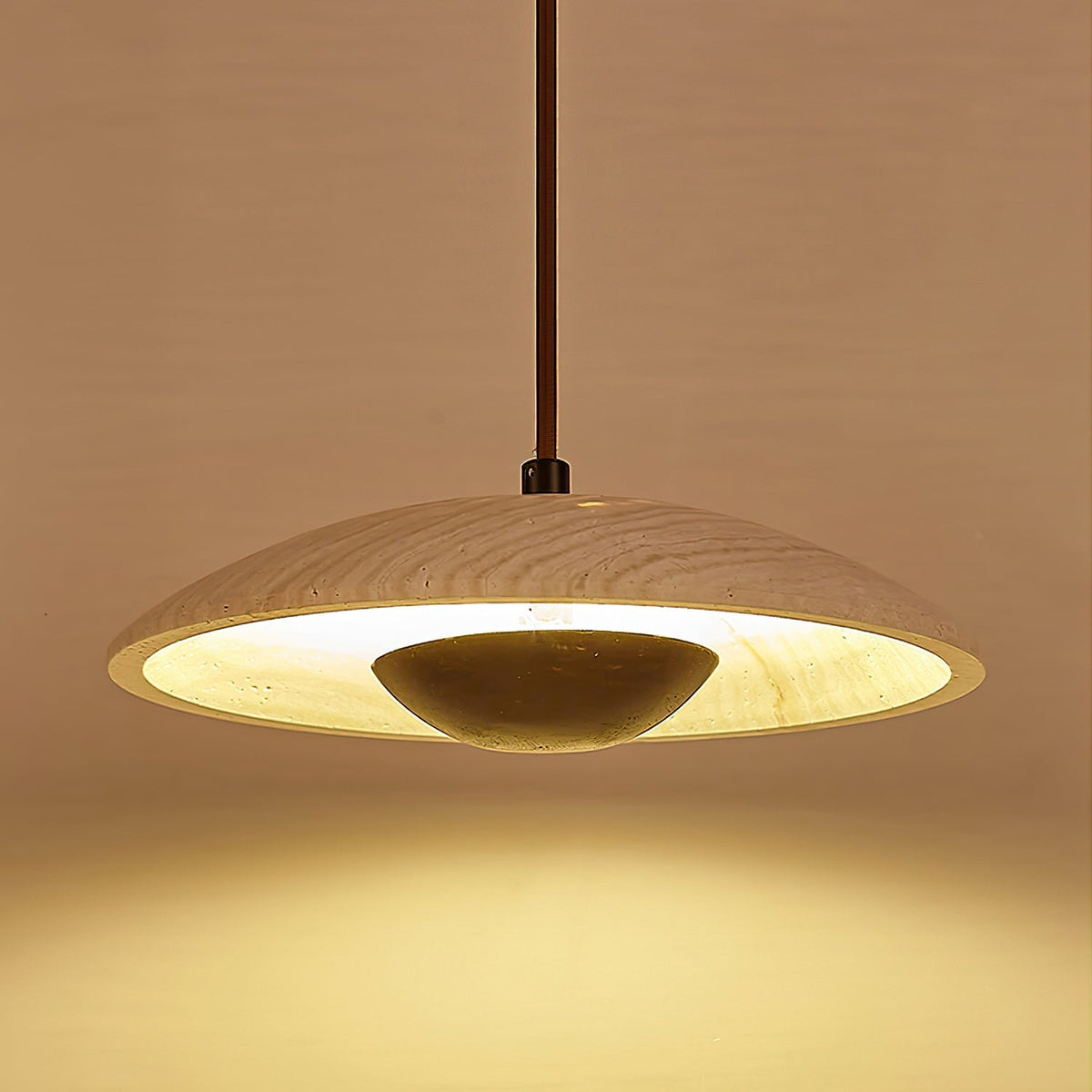 Bax Pendelleuchte mit breitem Rand aus Travertin