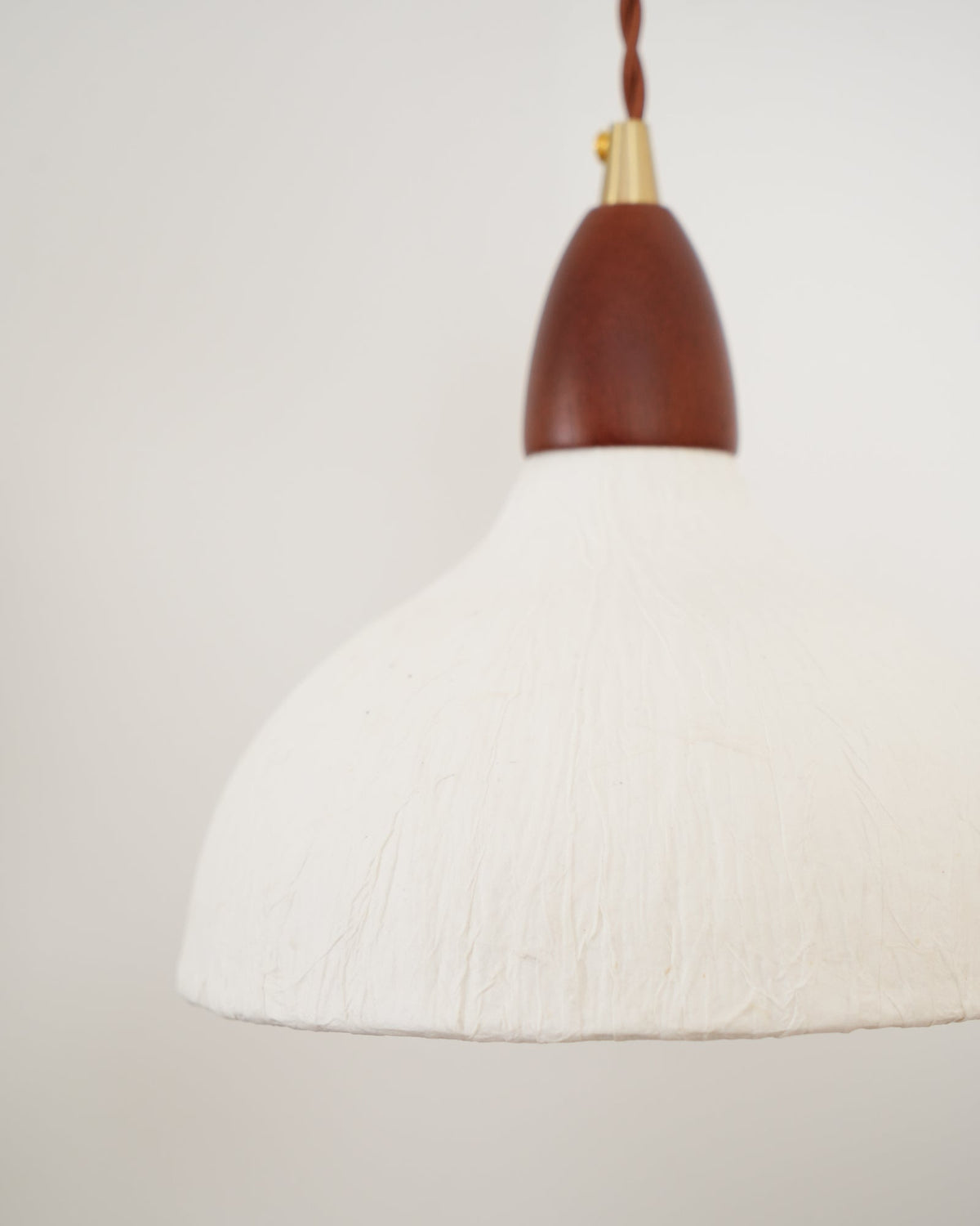Vitheos Elegance Walnuss-Holz Wandleuchte in natürlicher Farbe