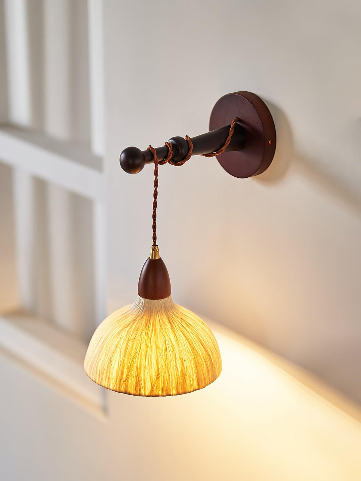 Vitheos Elegance Walnuss-Holz Wandleuchte in natürlicher Farbe