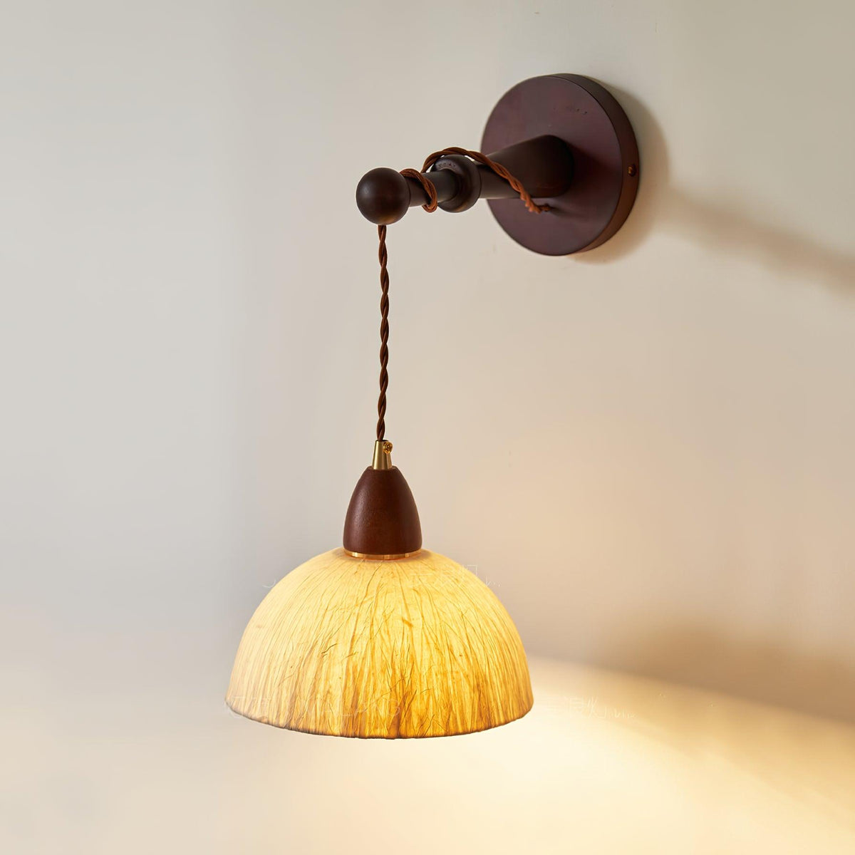 Vitheos Elegance Walnuss-Holz Wandleuchte in natürlicher Farbe