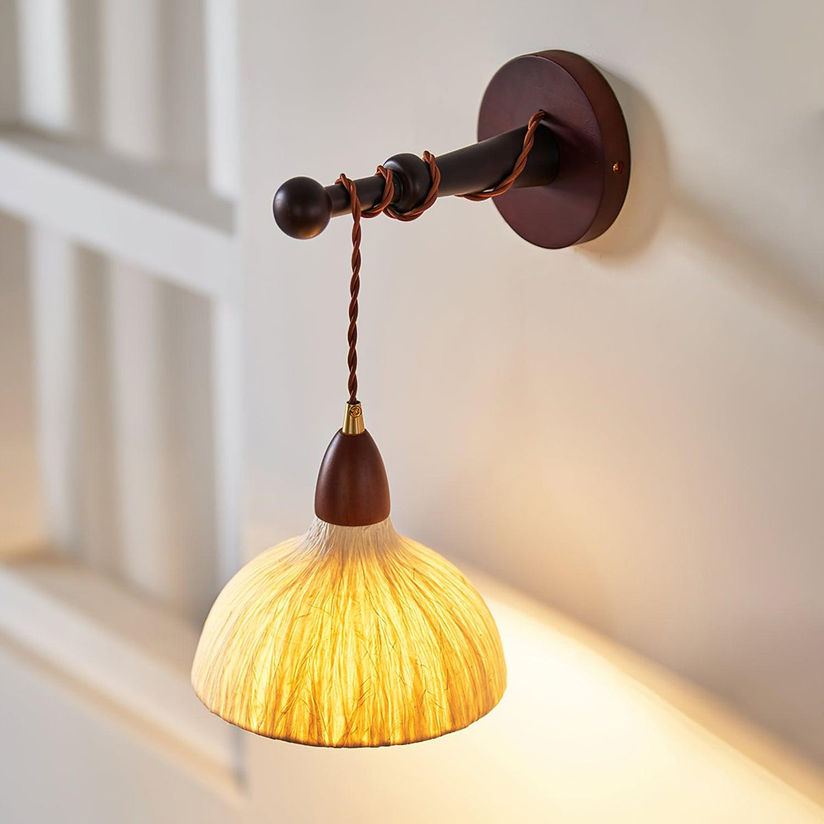 Vitheos Elegance Walnuss-Holz Wandleuchte in natürlicher Farbe