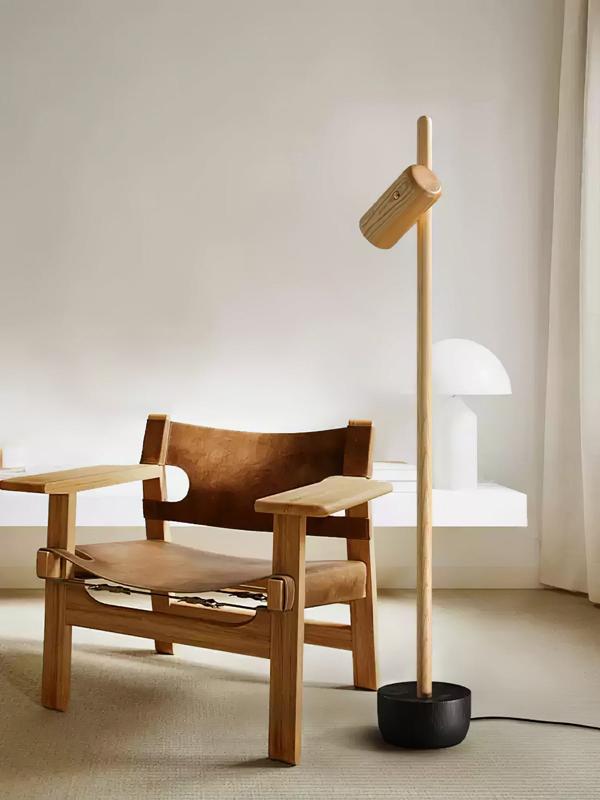 Rinisina Stehleuchte mit verstellbarem Spot aus Holz