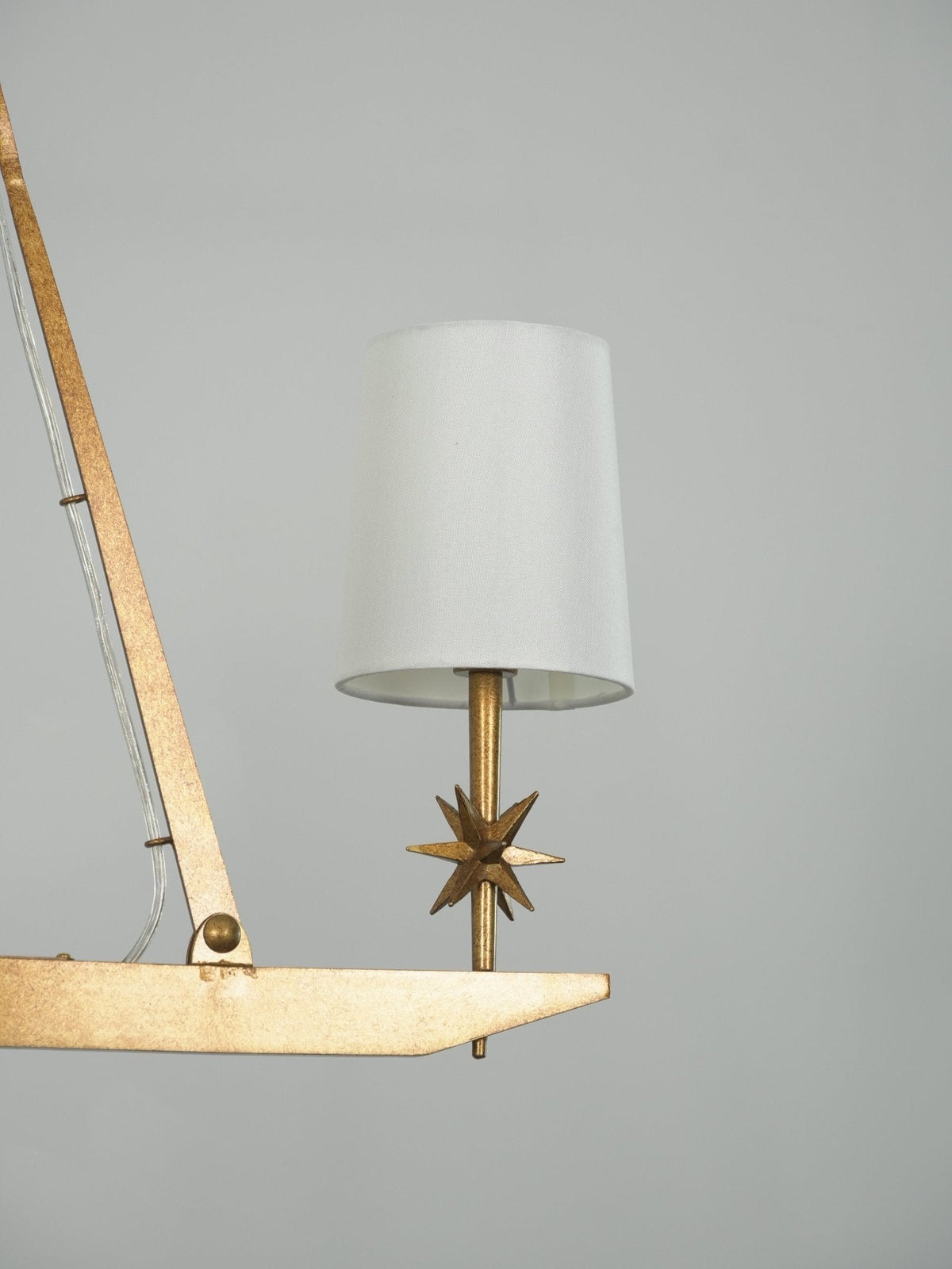 Lynve Kronleuchter Elegant Stellar Linear aus Messing