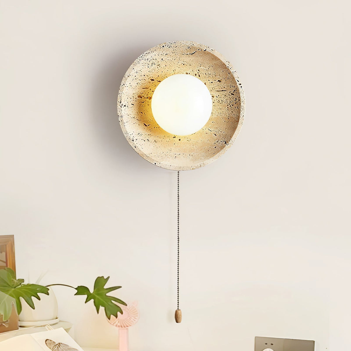Tavik Bowl-Frame Travertine Wandleuchte