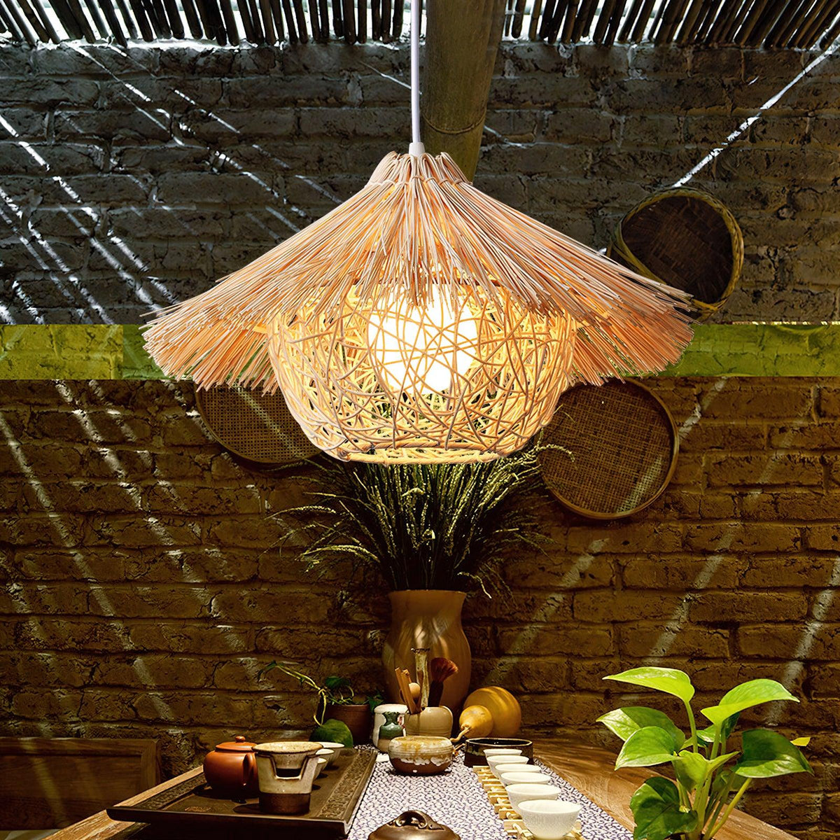 Sunell Rattan-Pendelleuchte in Strohhutform
