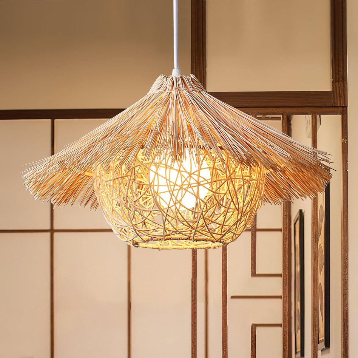 Sunell Rattan-Pendelleuchte in Strohhutform