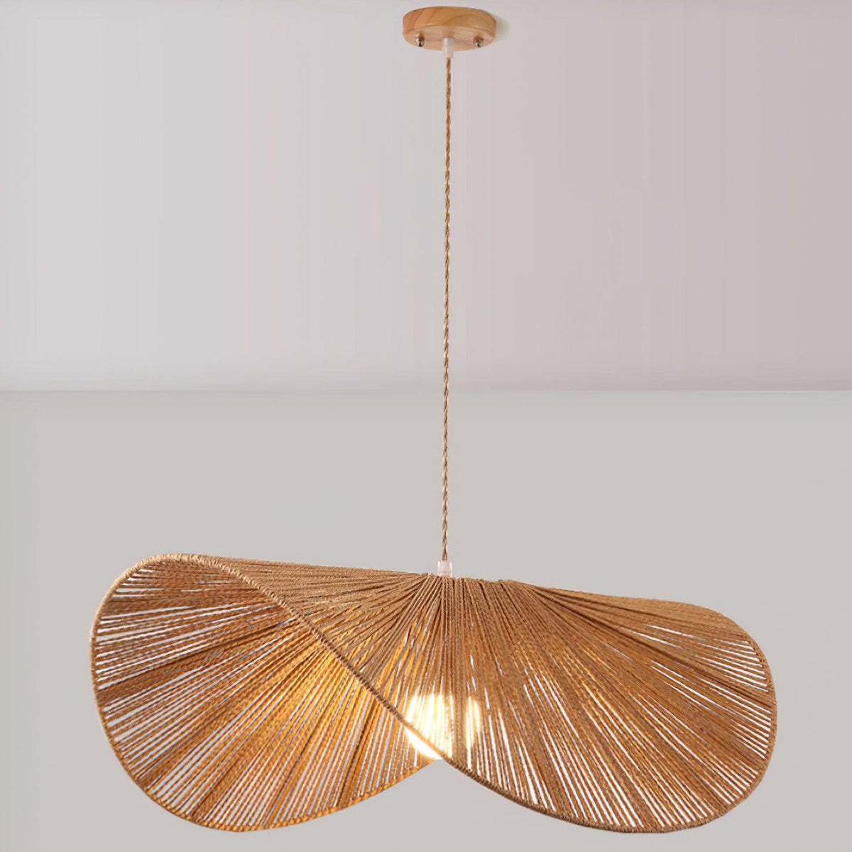 Canoeria Handgeflochtene Pendelleuchte aus natürlichem Rattan