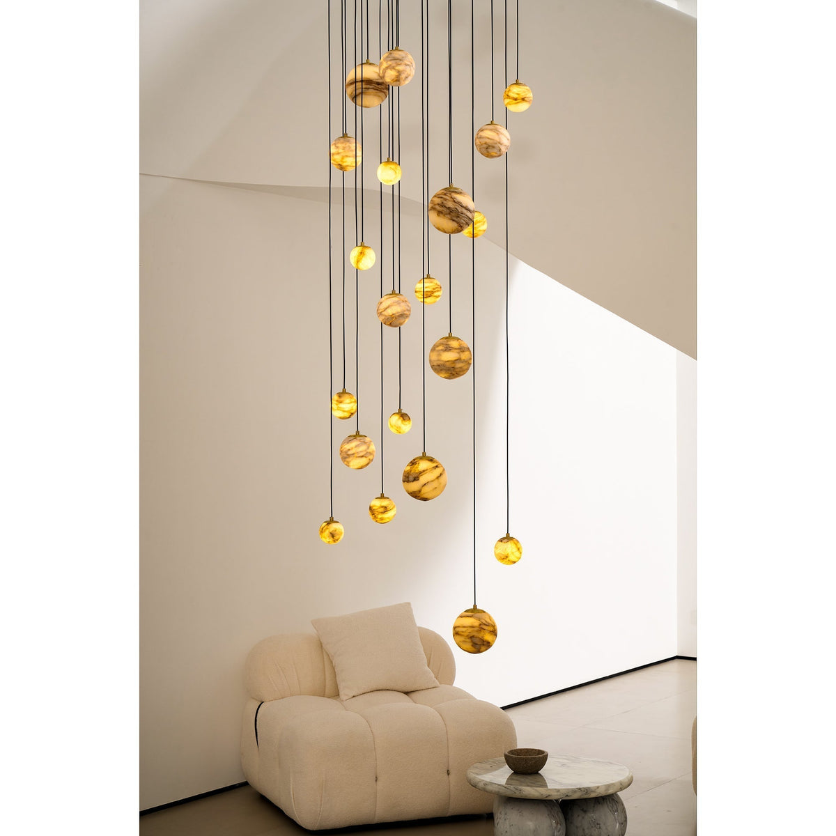 Sultana Kronleuchter Alabaster Cluster Orb Cascade