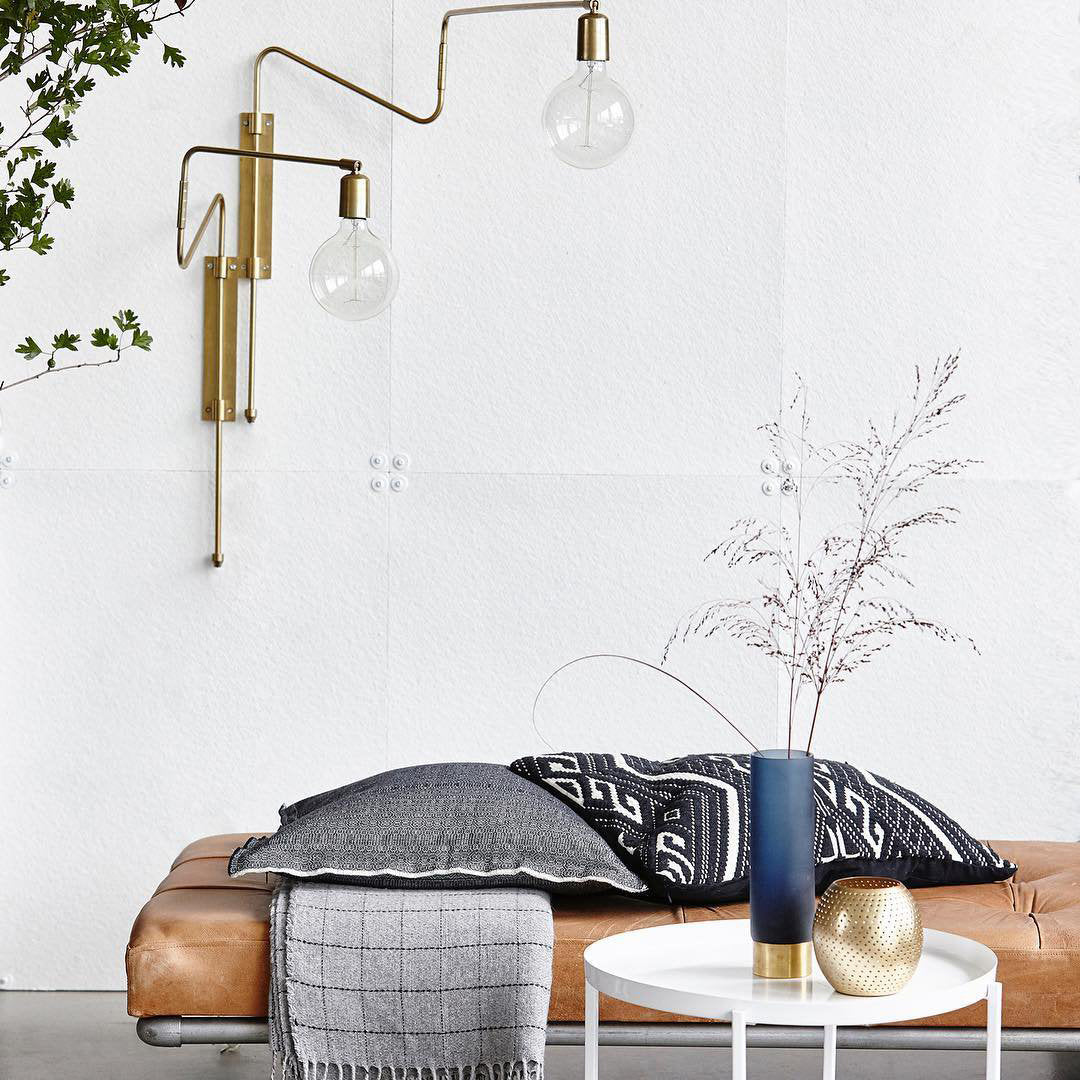 Elsoreth moderne minimalistische Wandleuchte mit Pendelbewegung