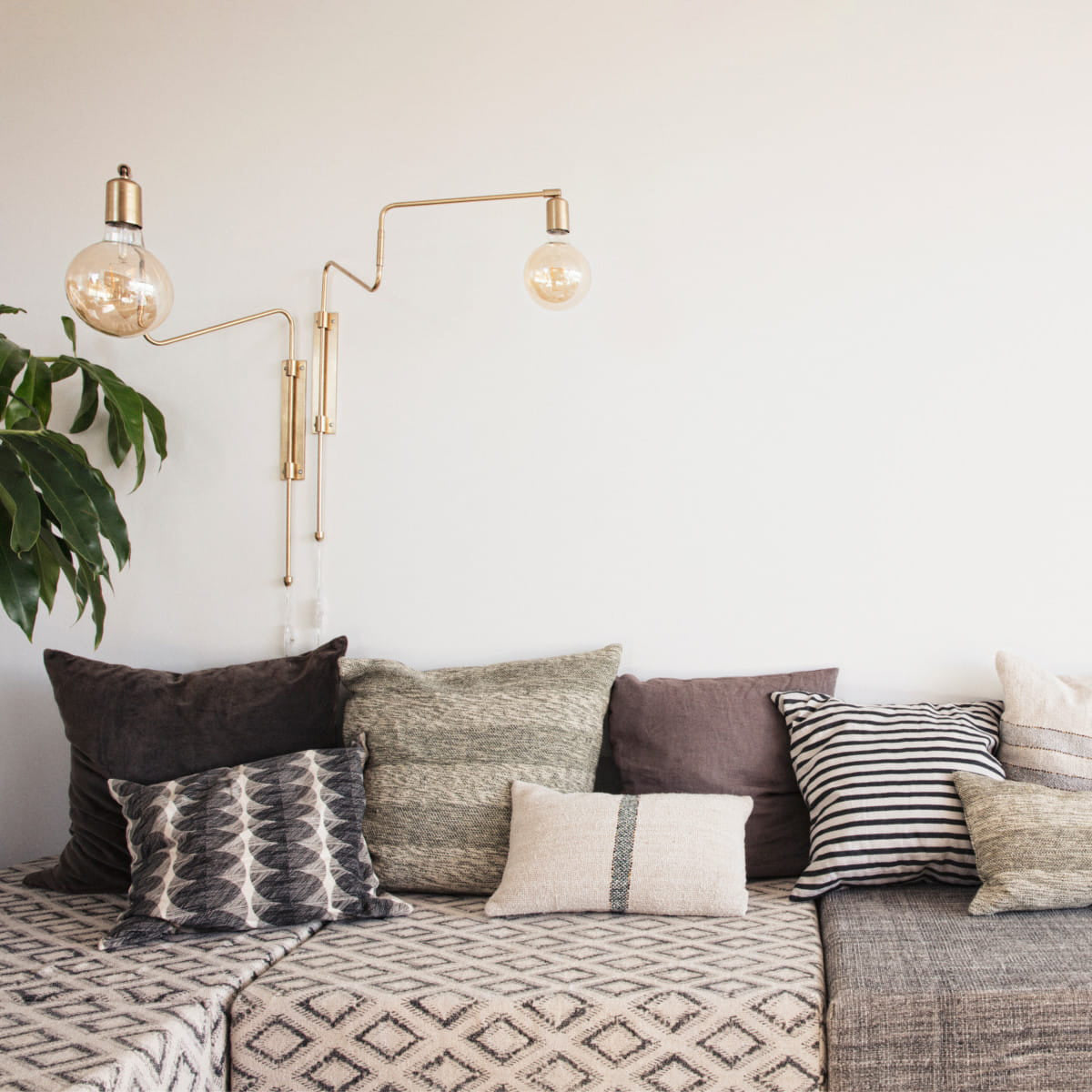 Elsoreth moderne minimalistische Wandleuchte mit Pendelbewegung