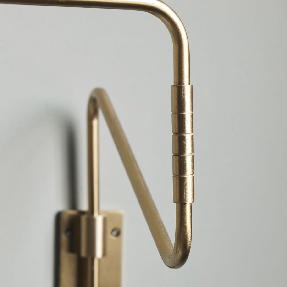 Elsoreth moderne minimalistische Wandleuchte mit Pendelbewegung