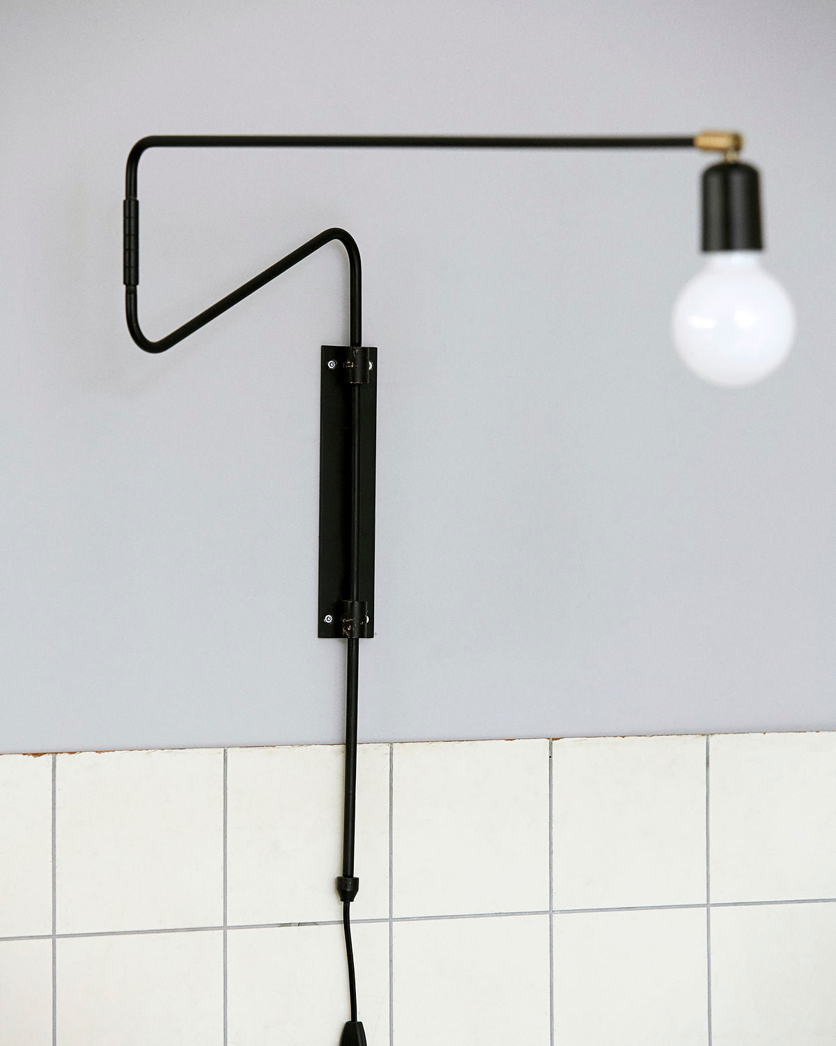 Elsoreth moderne minimalistische Wandleuchte mit Pendelbewegung