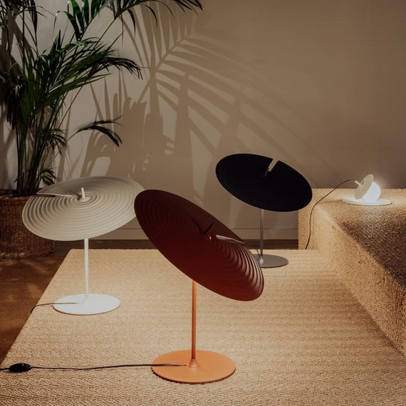 Vortex moderne Tischleuchte aus Aluminium