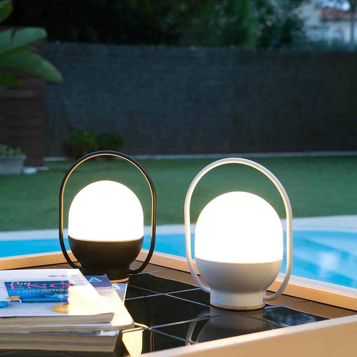 Orb Tischleuchte aus Glas im modernen Stil